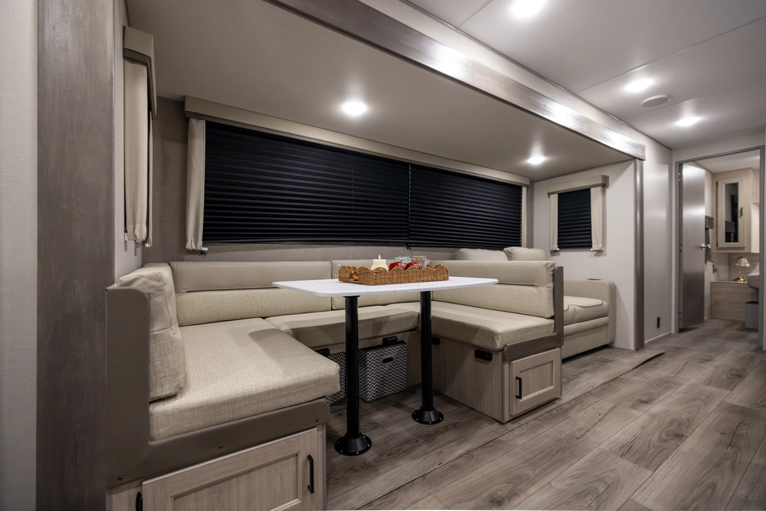 2027 Catalina Legacy 293TQBSCK