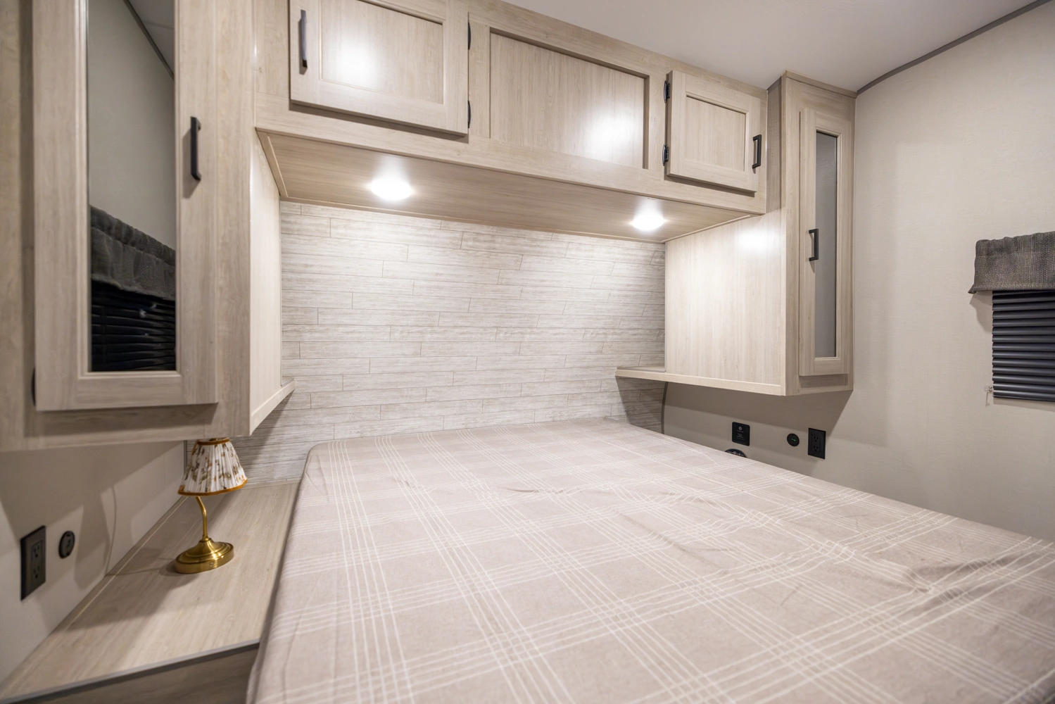 2027 Catalina Legacy 293TQBSCK