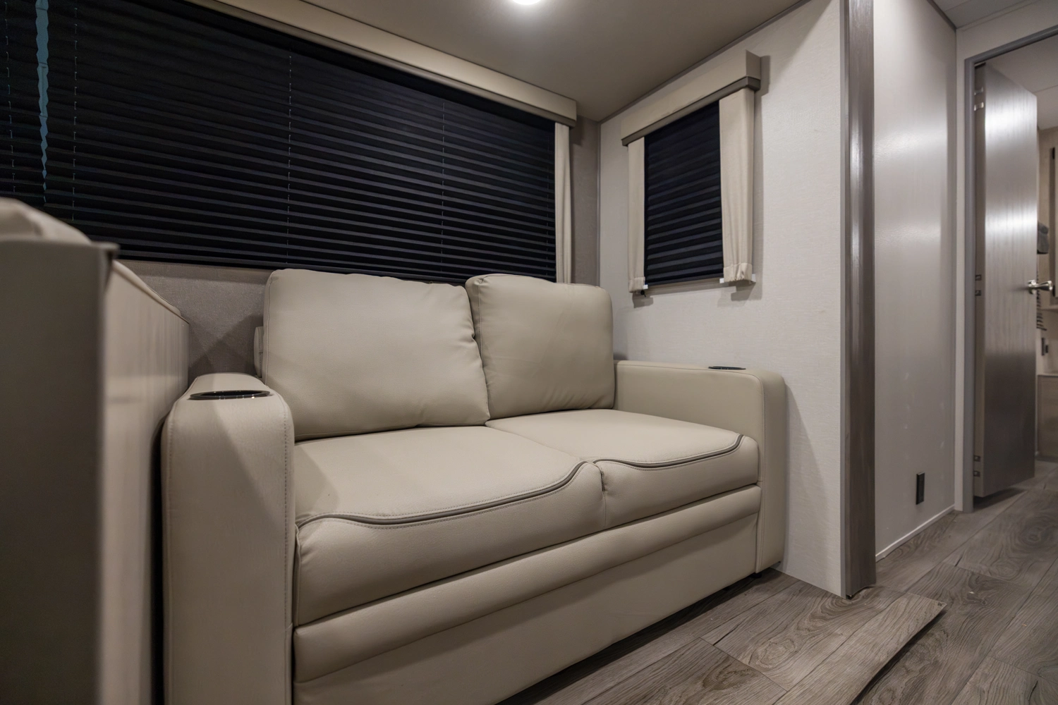 2027 Catalina Legacy 293TQBSCK