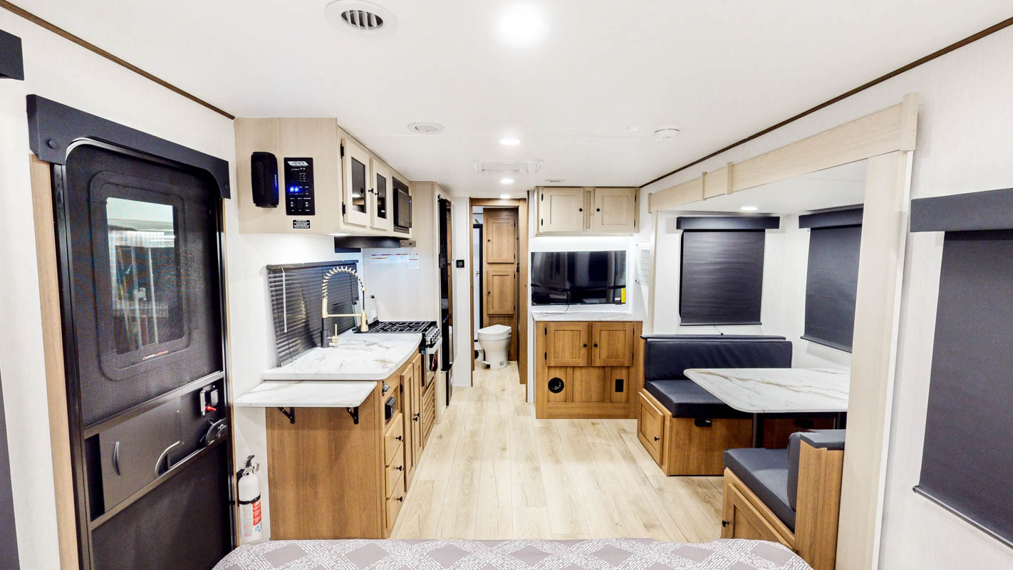 2026 Apex Ultra Lite 241BHS