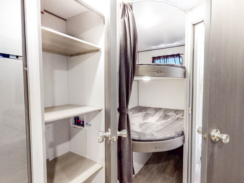 2027 Catalina 261BHS- Off Grid/Fiberglass Exterior (Summit Series-8)