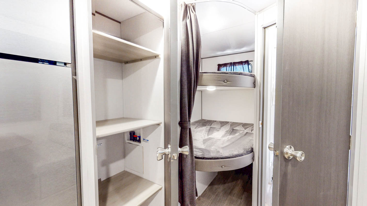 2027 Catalina 261BHS- Off Grid/Fiberglass Exterior (Summit Series-8)
