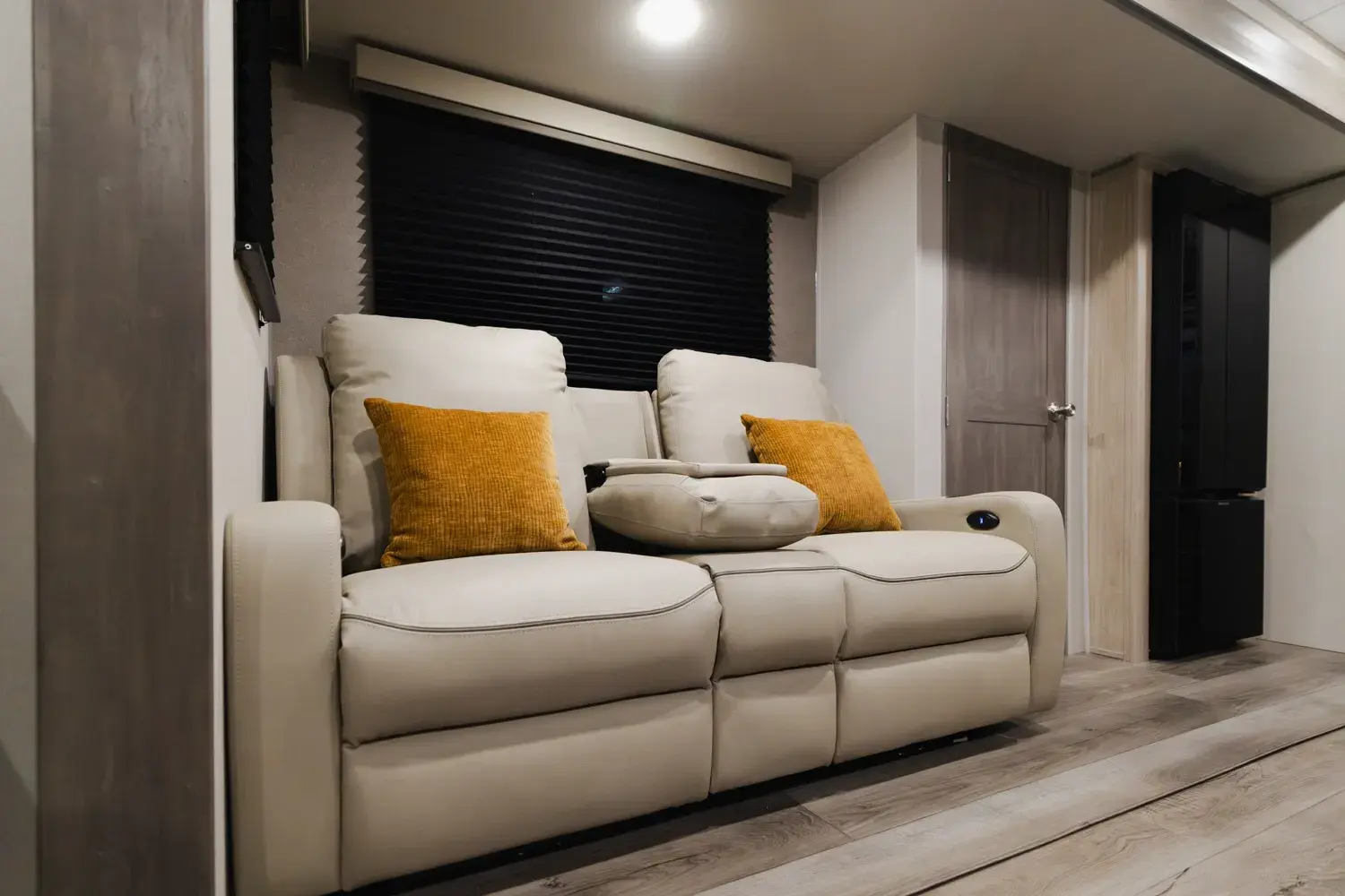 2027 Catalina 283RNR- Off Grid/Fiberglass Exterior (Legacy Series)