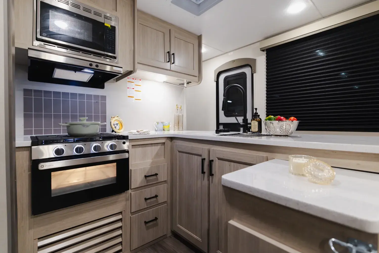 2027 Catalina 283RNR- Off Grid/Fiberglass Exterior (Legacy Series)