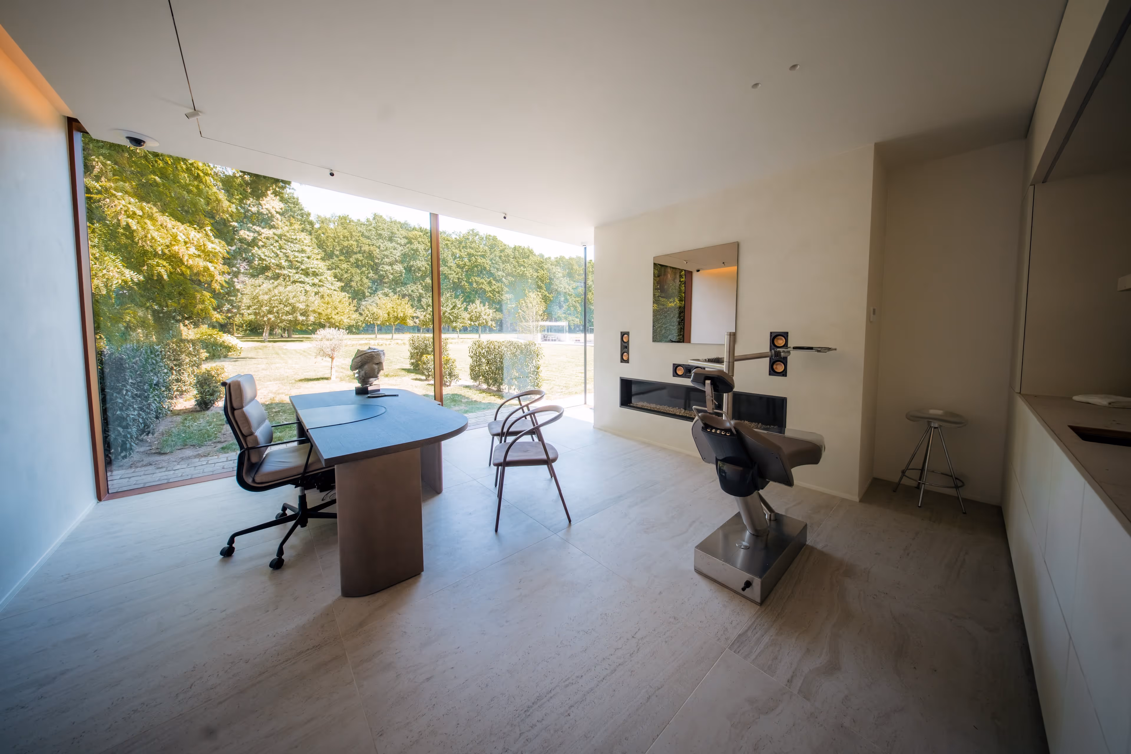 Wide shot of Dr. Maarten Van Genechten's consultation room.
