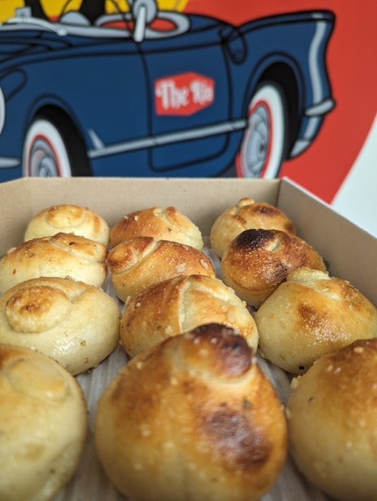 GREAT LAKES GARLIC KNOTS