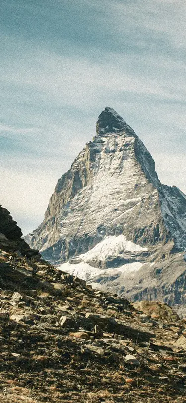 The majestic Matterhorn, an iconic Swiss landscape, provides the exclusive setting for a mobile stay with SNUUG hotel.