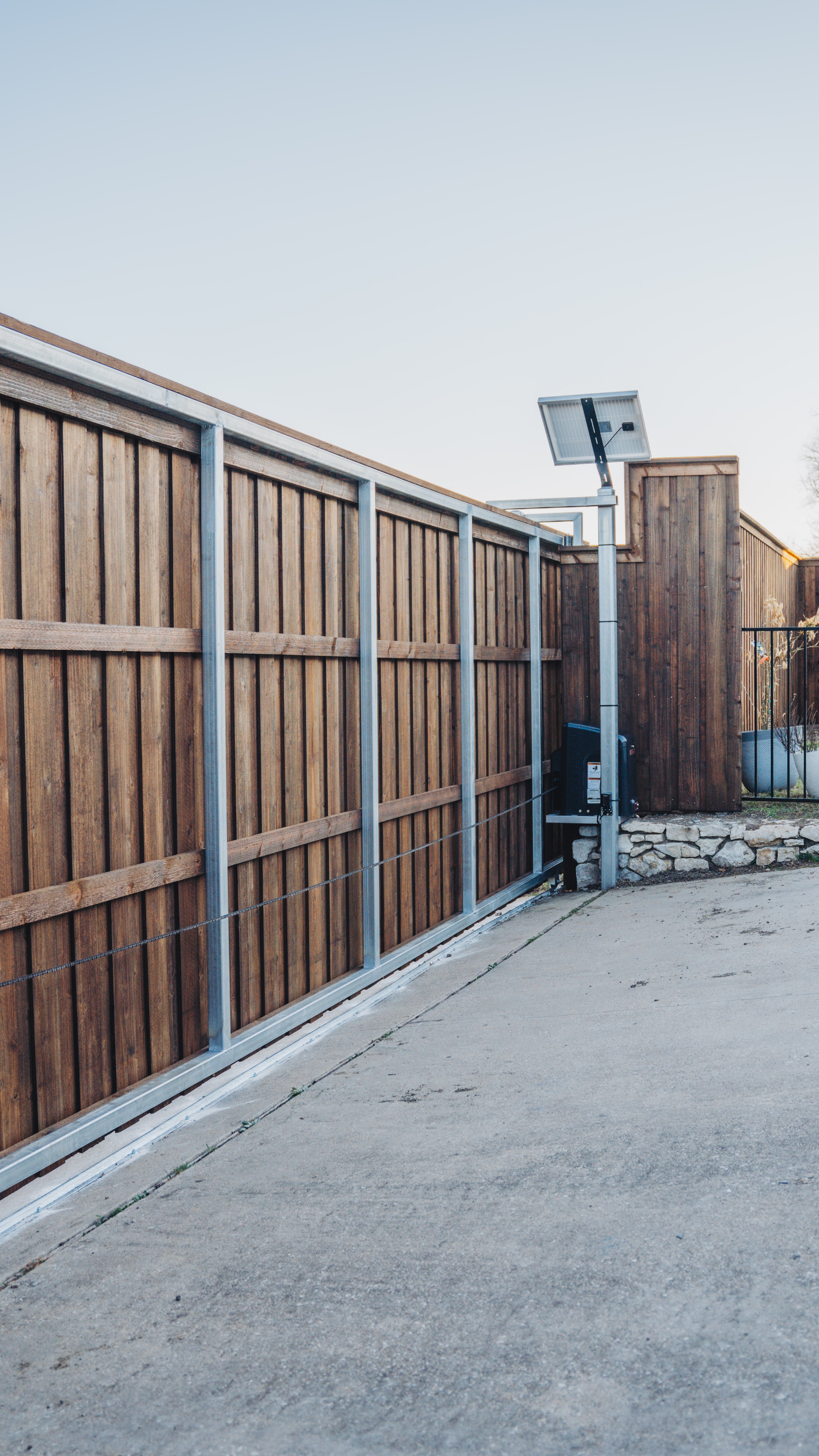 8' Board-on-board Cedar - CSL24U - Solar