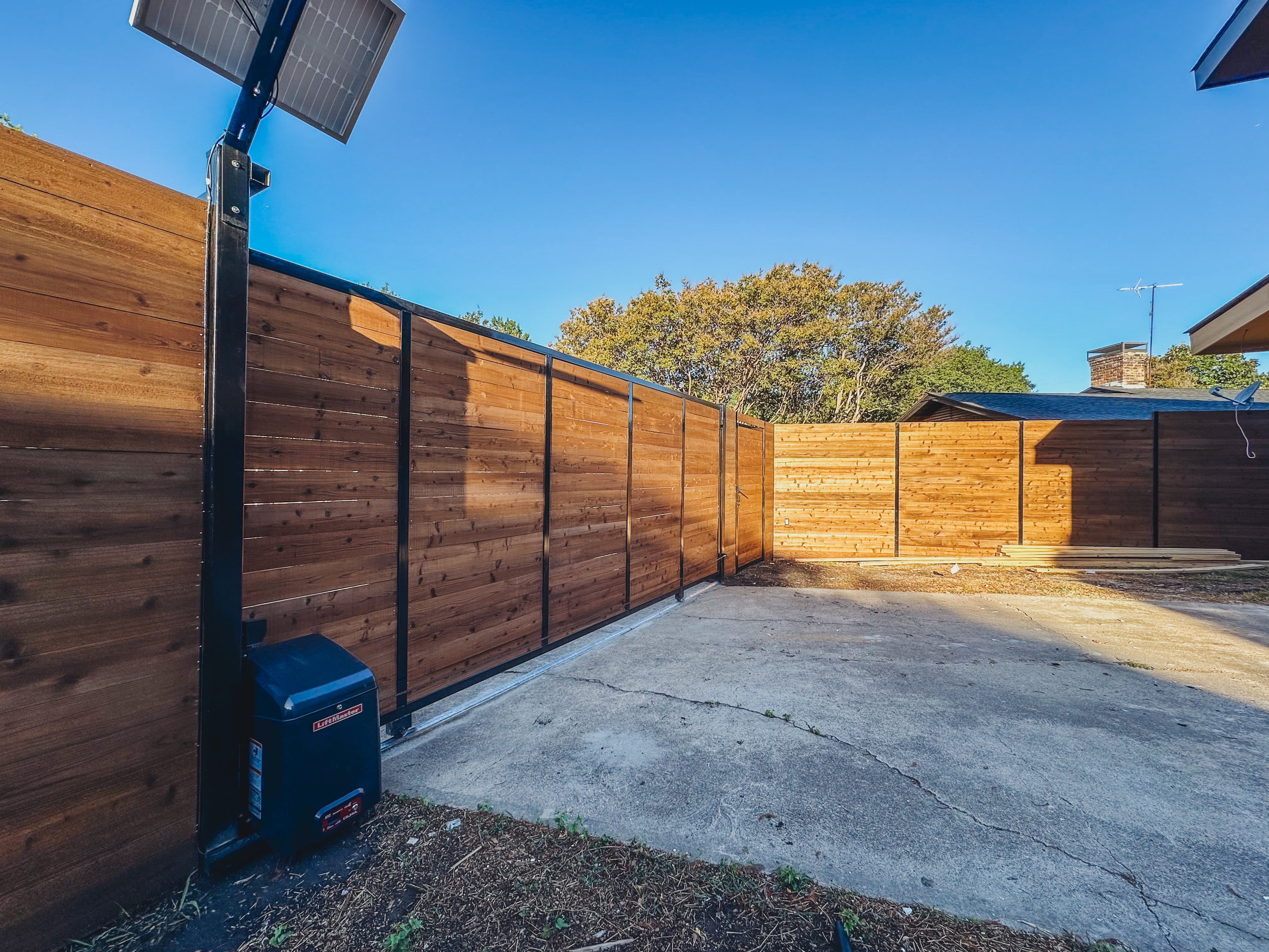 8' Board-on-board Cedar - CSL24U - Solar