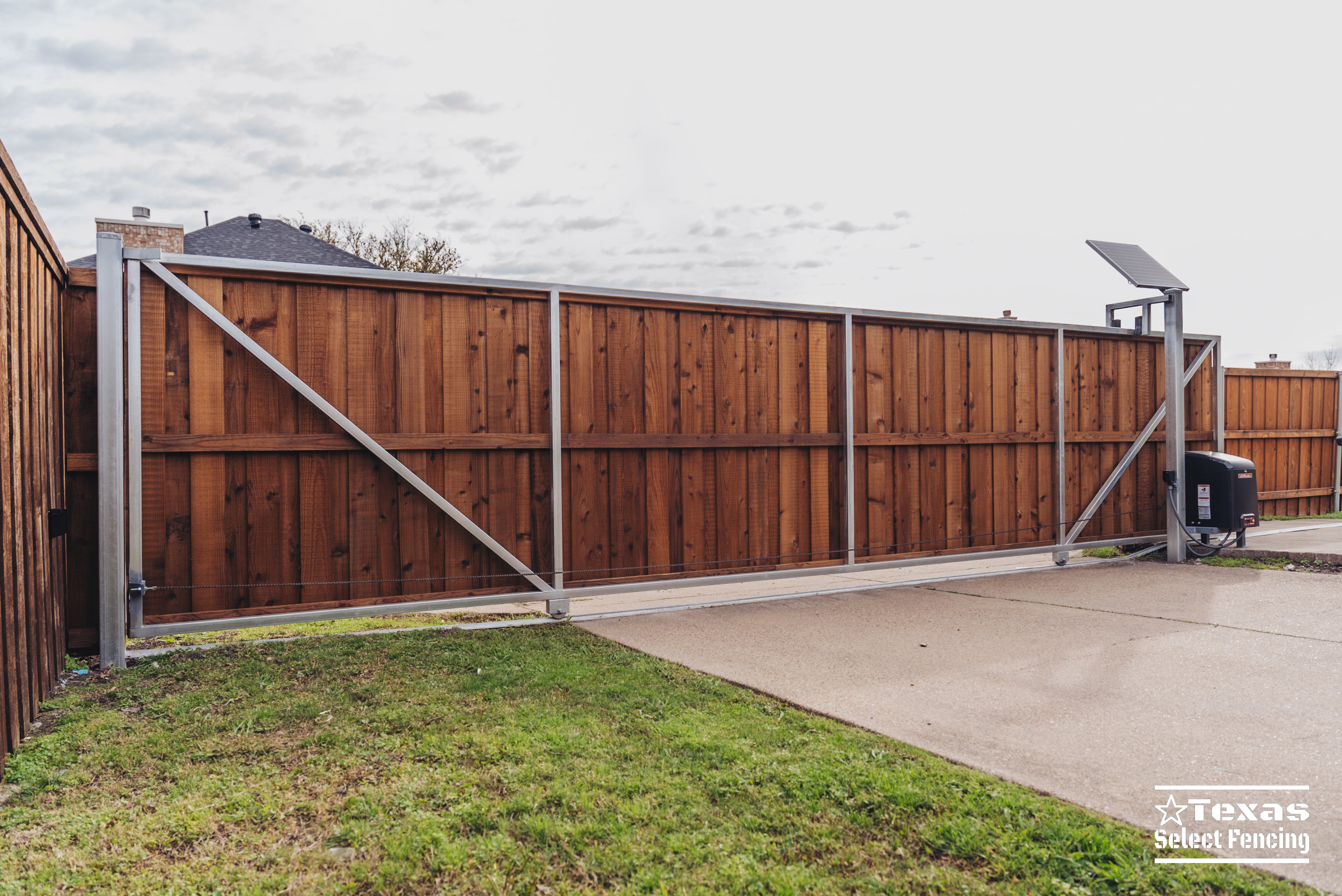 6' Board-on-board Cedar - CSL24U - Solar