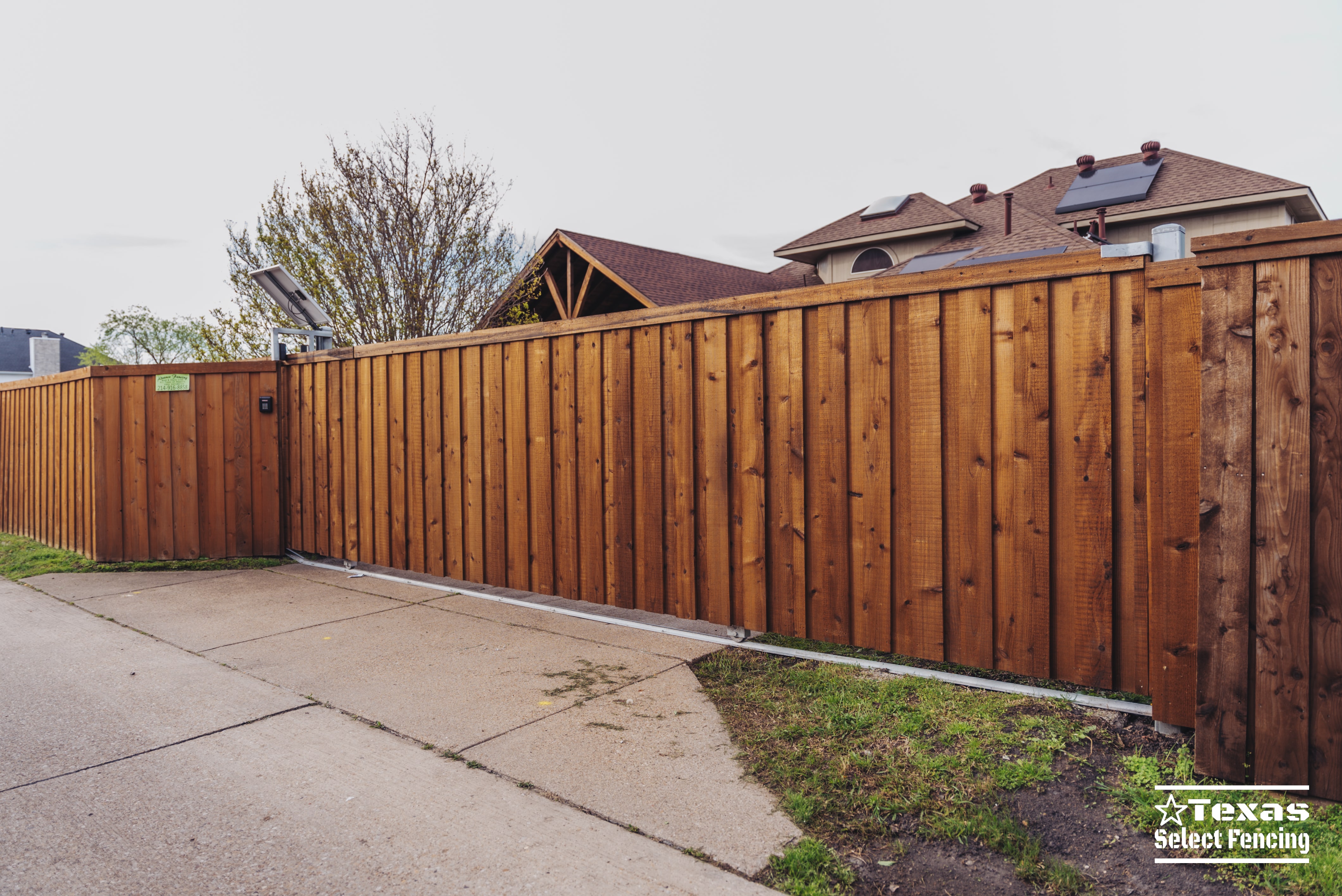 6' Board-on-board Cedar - CSL24U - Solar