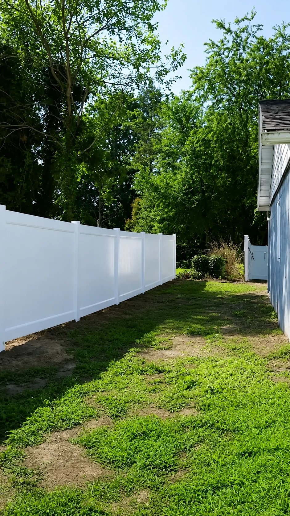 6-Ft Vinyl Privacy Fence Installation in Sewell, NJ