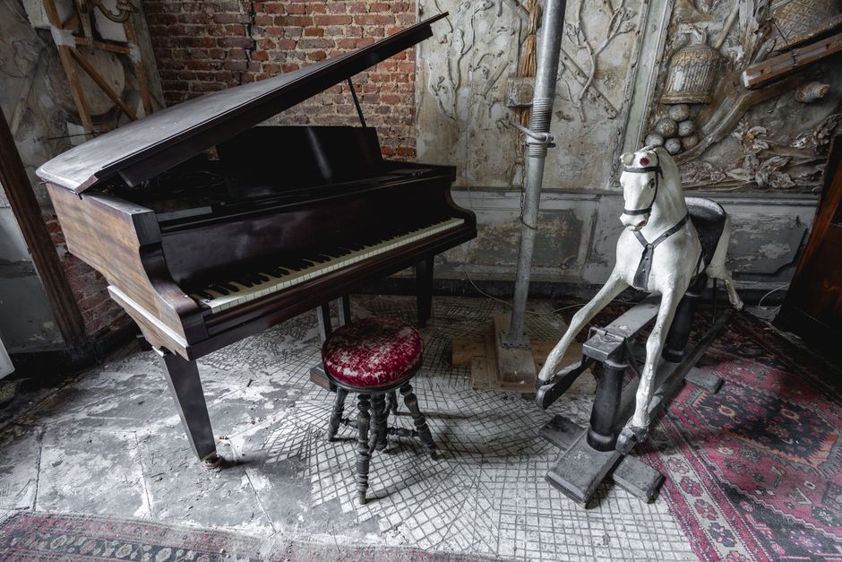 Need piano movers in Buffalo NY? Alpaca Movers safely transports uprights, grands, and digital pianos across Western New York. Get a free quote today.
