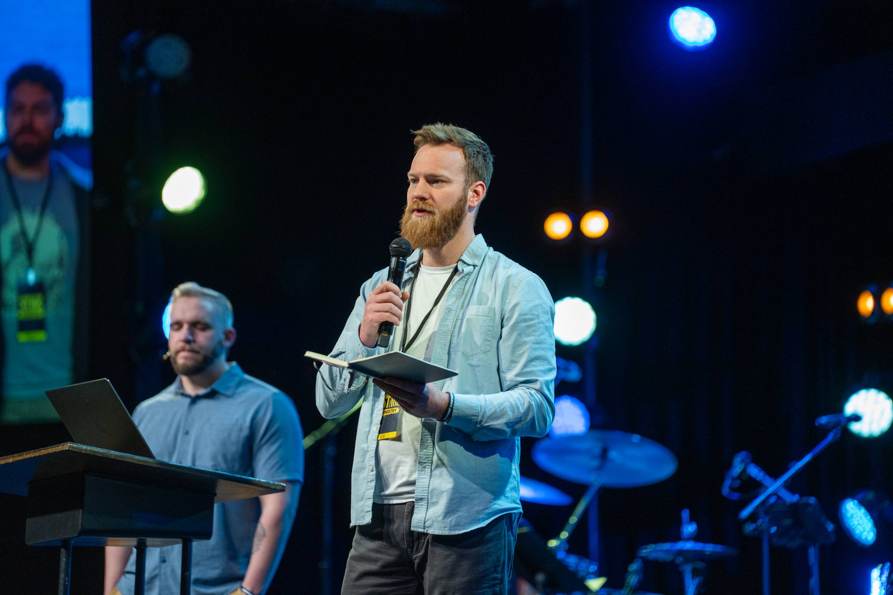 RemCon attendees worshiping
