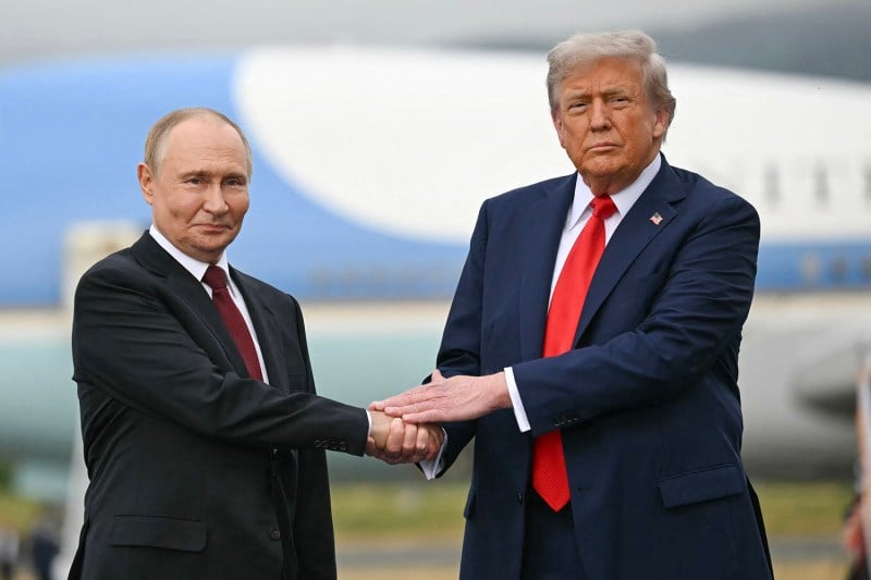 Trump Delays Russia Sanctions After Breakthrough Diplomatic Summit with Putin in Alaska