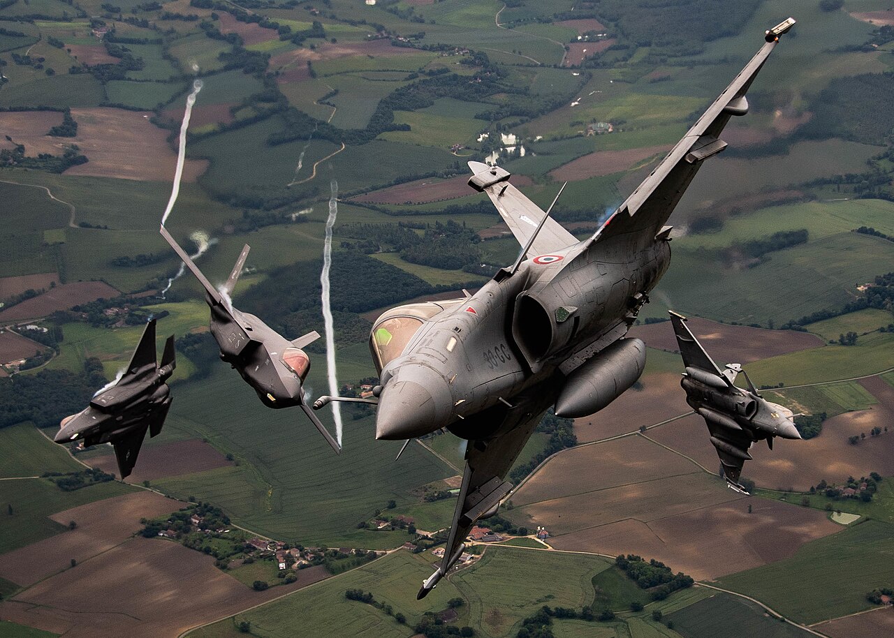 French Rafale Outclasses American F-35 in Simulated Close-Range Dogfight Drill Highlights Agility