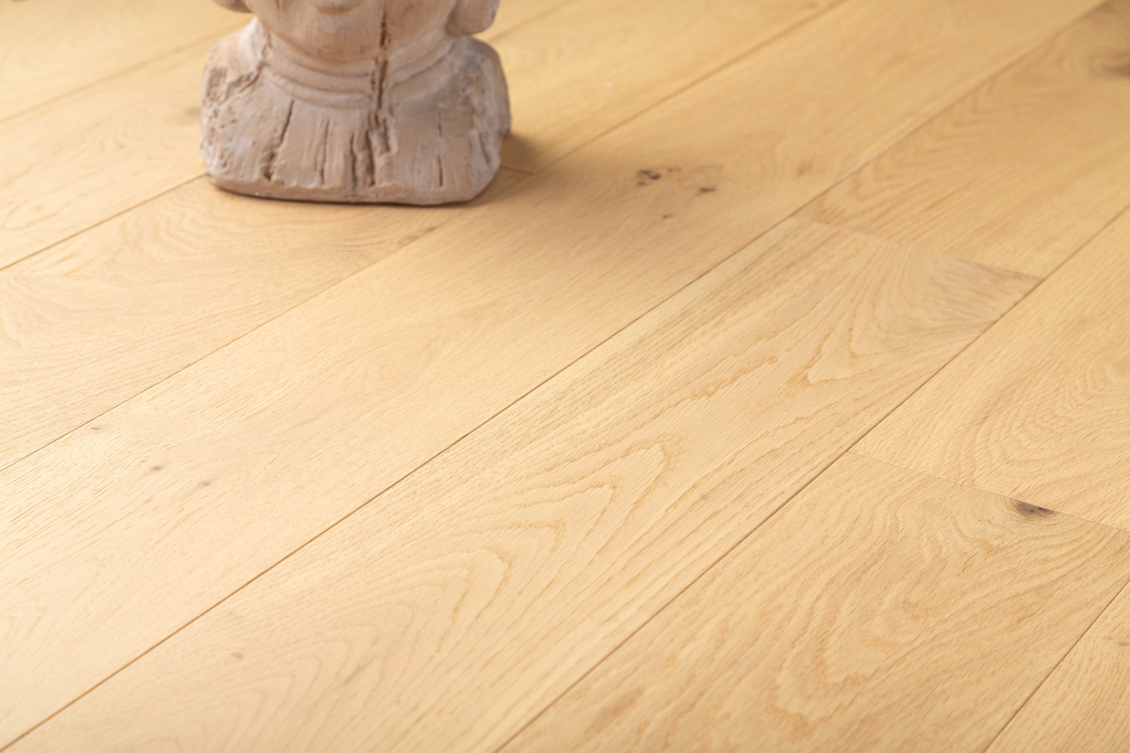 Grandeur Sunshine Clear Water flooring detail