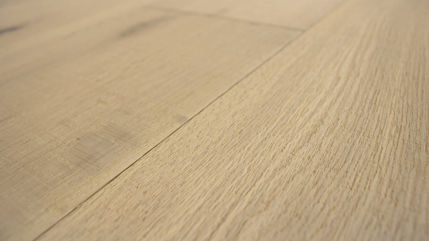 Grandeur Enterprise Cliff flooring detail