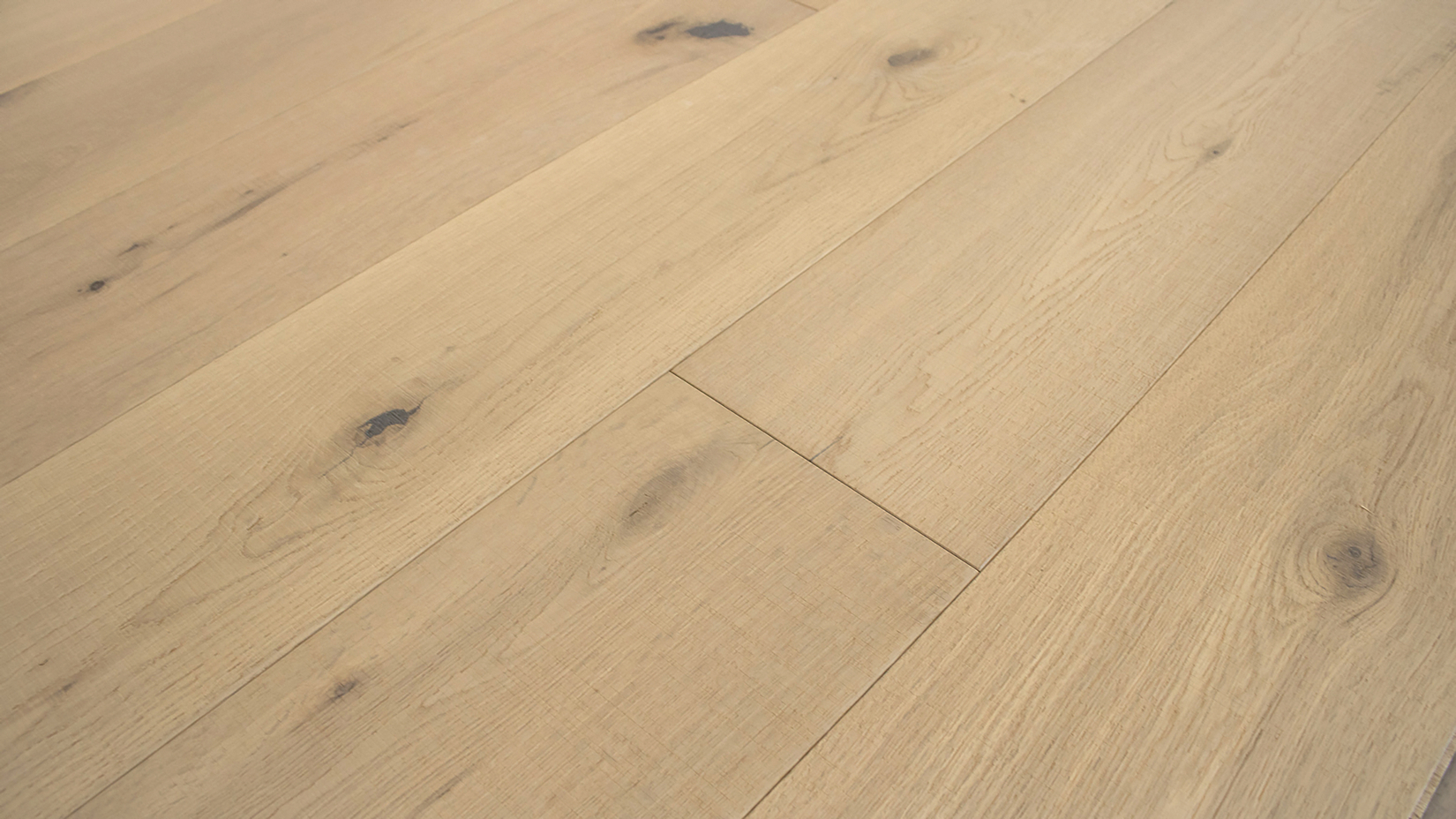 Grandeur Enterprise Cliff flooring detail