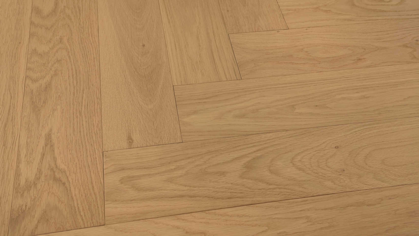 Grandeur Herringbone Nordic Sand HB flooring detail