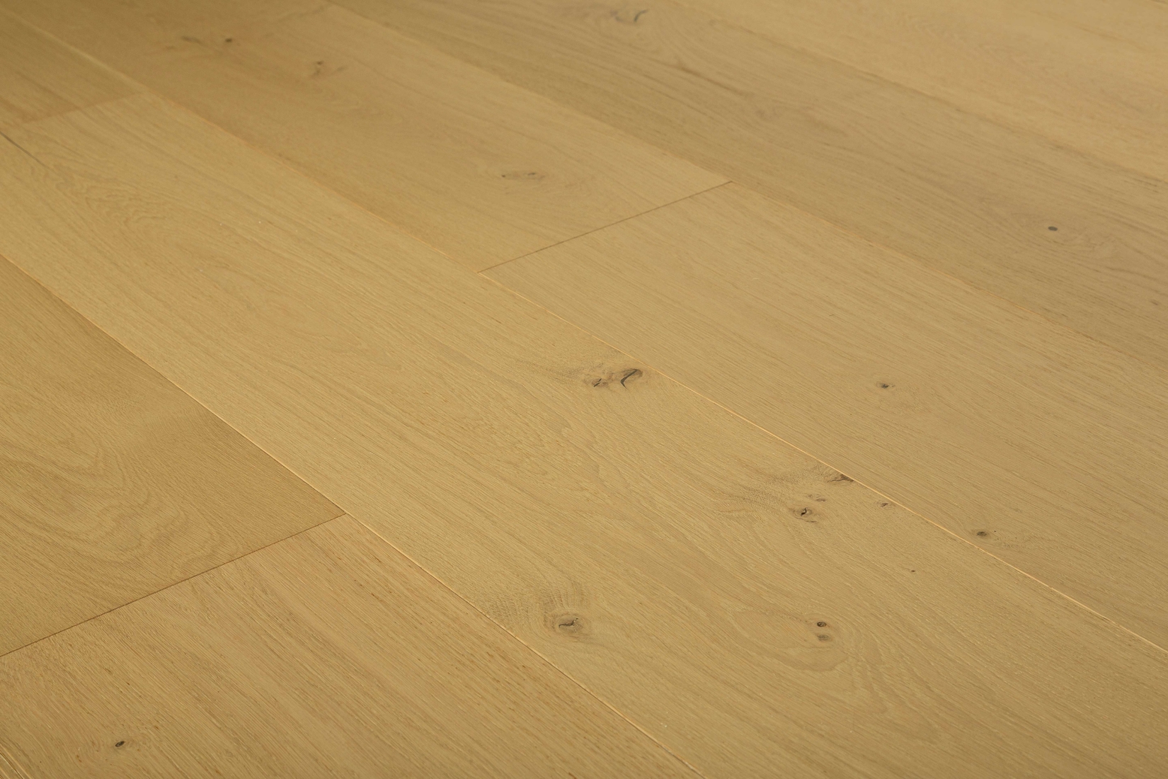 Grandeur Elite Pacific Rim flooring detail