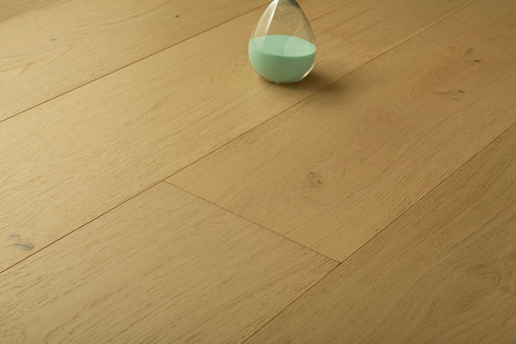 Grandeur Elite Pacific Rim flooring detail