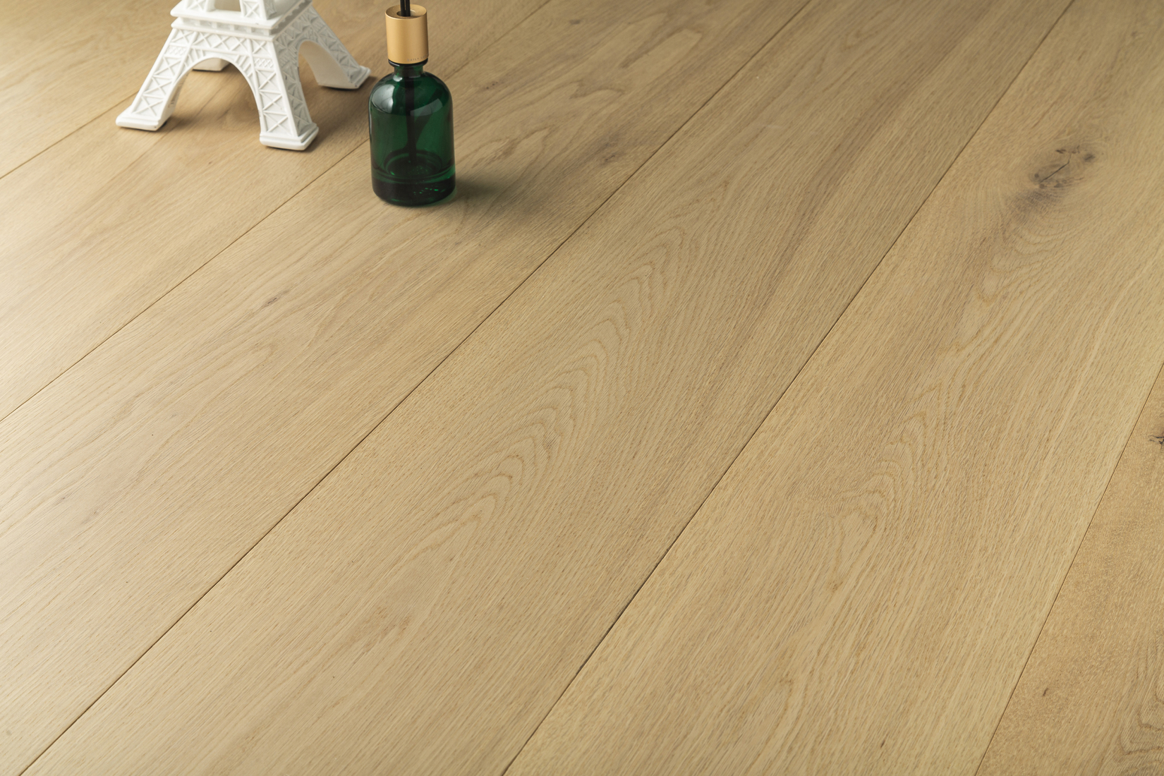 Grandeur Regal Azure Coast flooring detail