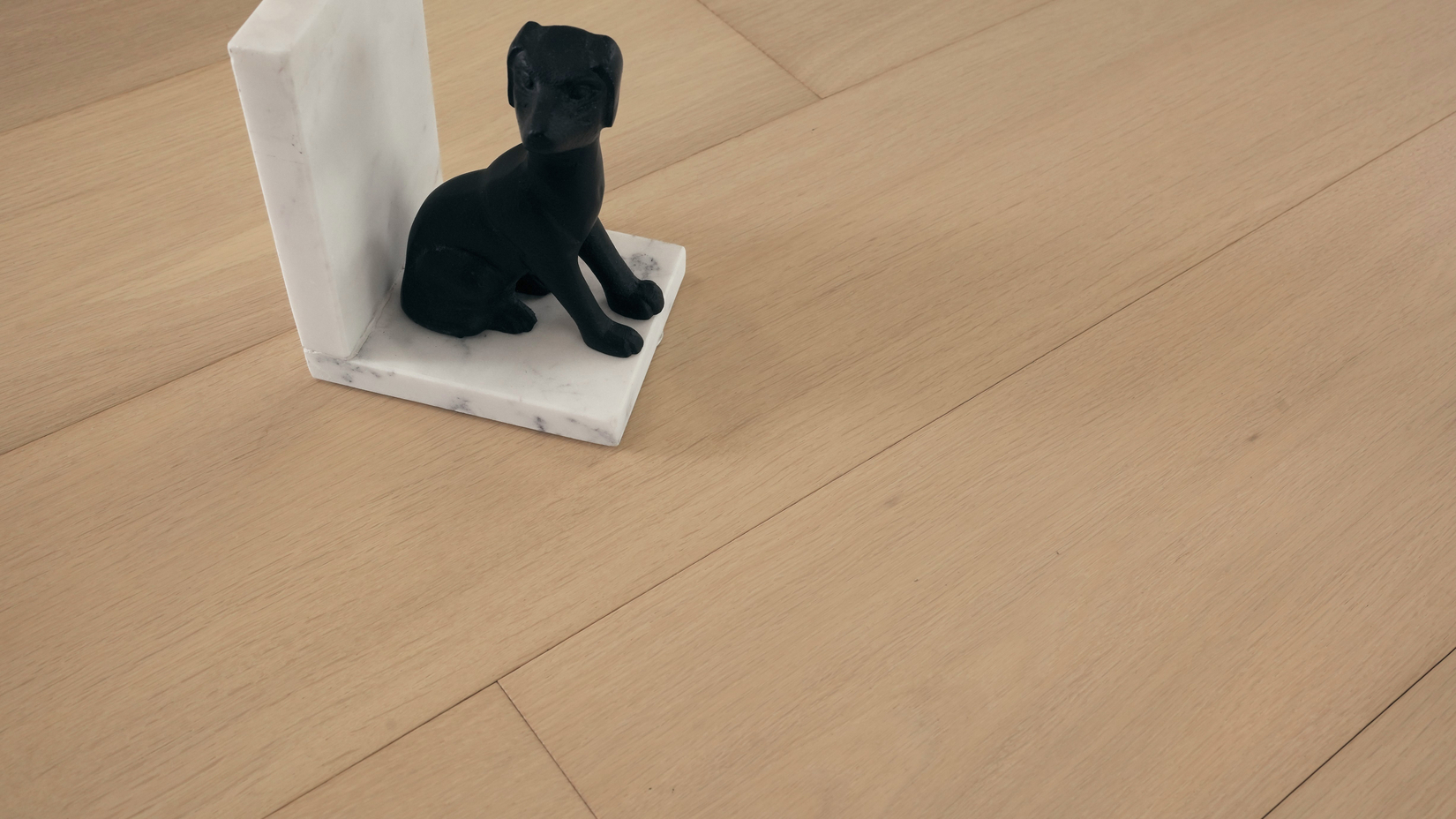 Grandeur Regal Plus Burgundy (6") flooring detail