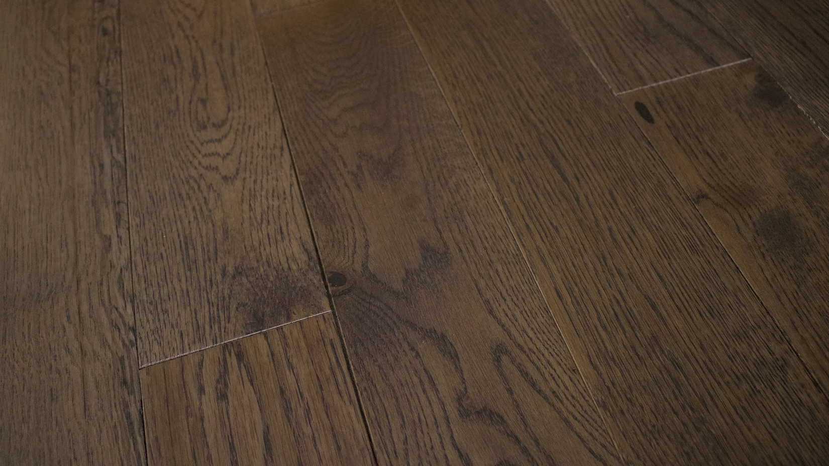 Grandeur Contemporary Latte flooring detail