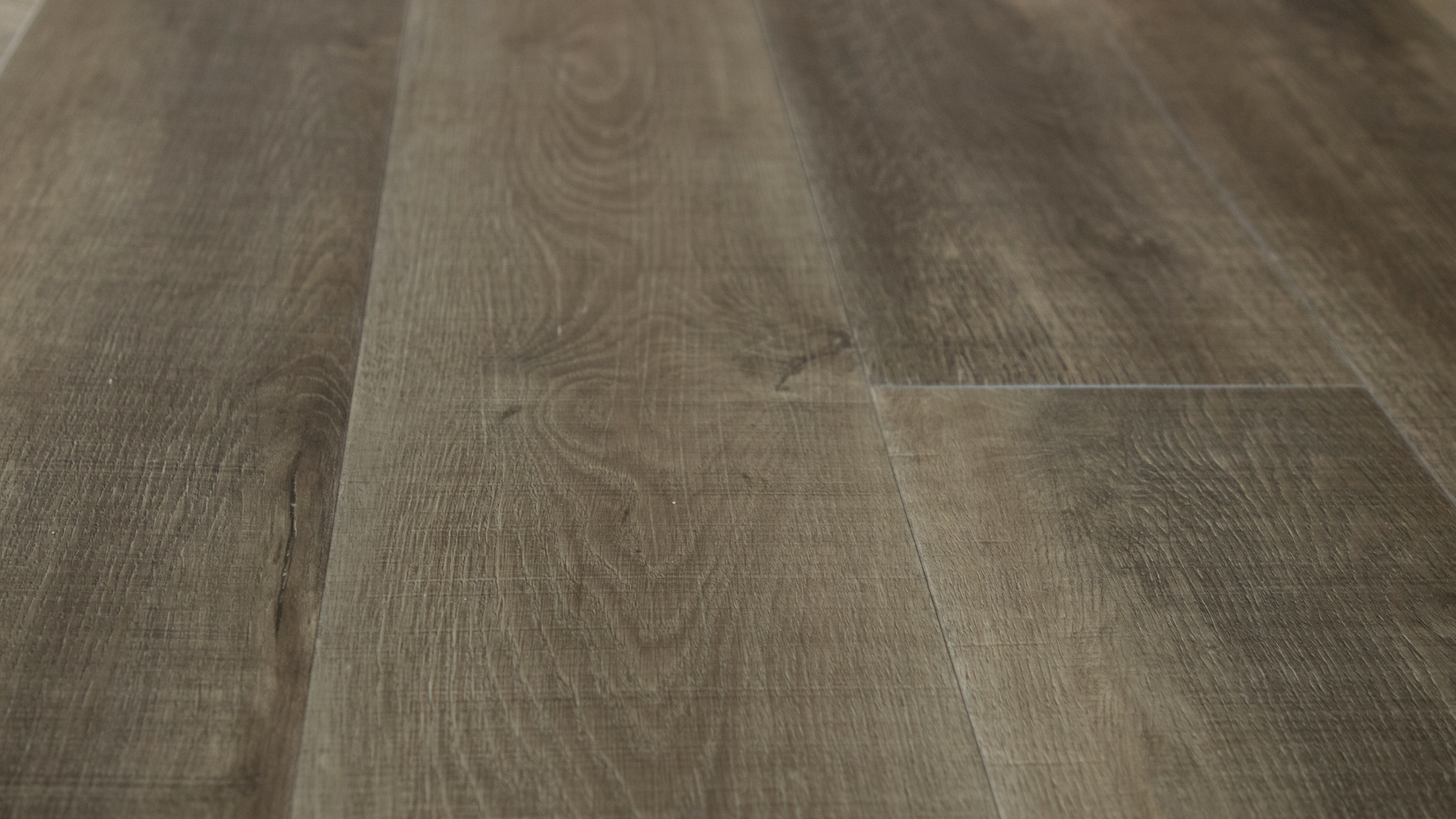 Grandeur Wonder 7 Coliseum flooring detail