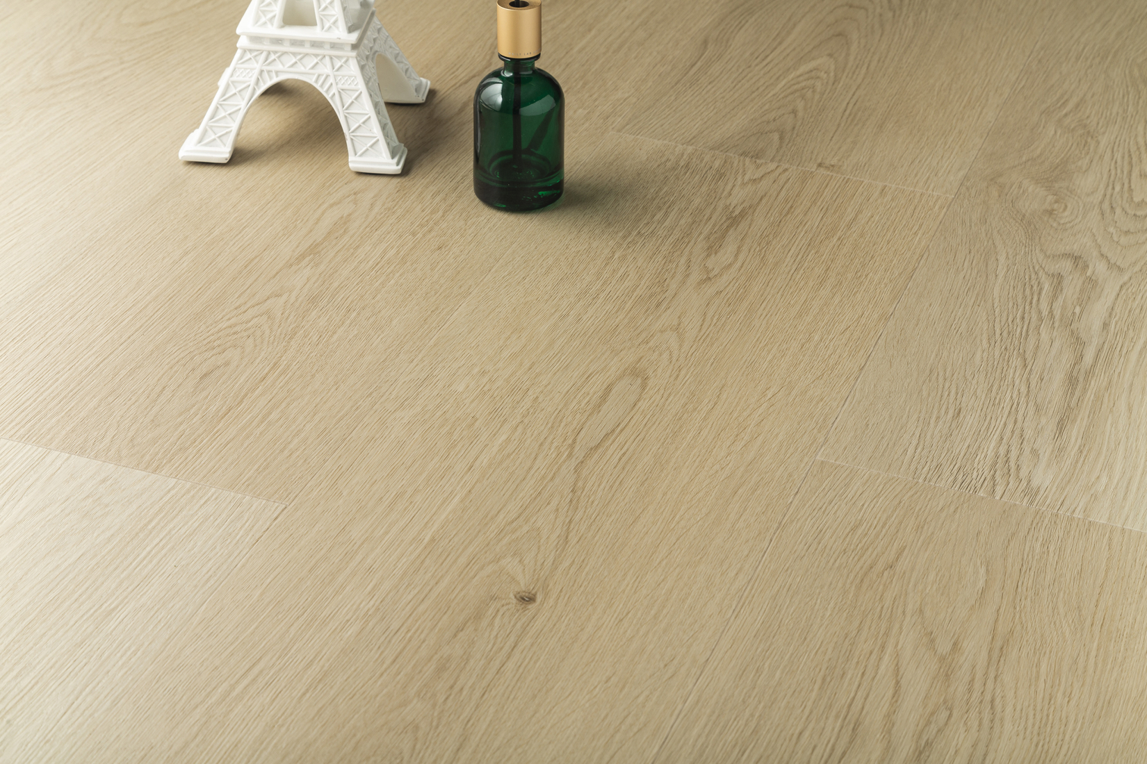 Grandeur Bliss Campfire flooring detail