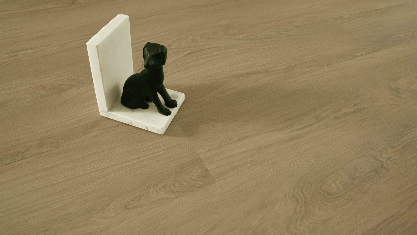 Grandeur Entrepreneur Rainmoor flooring detail