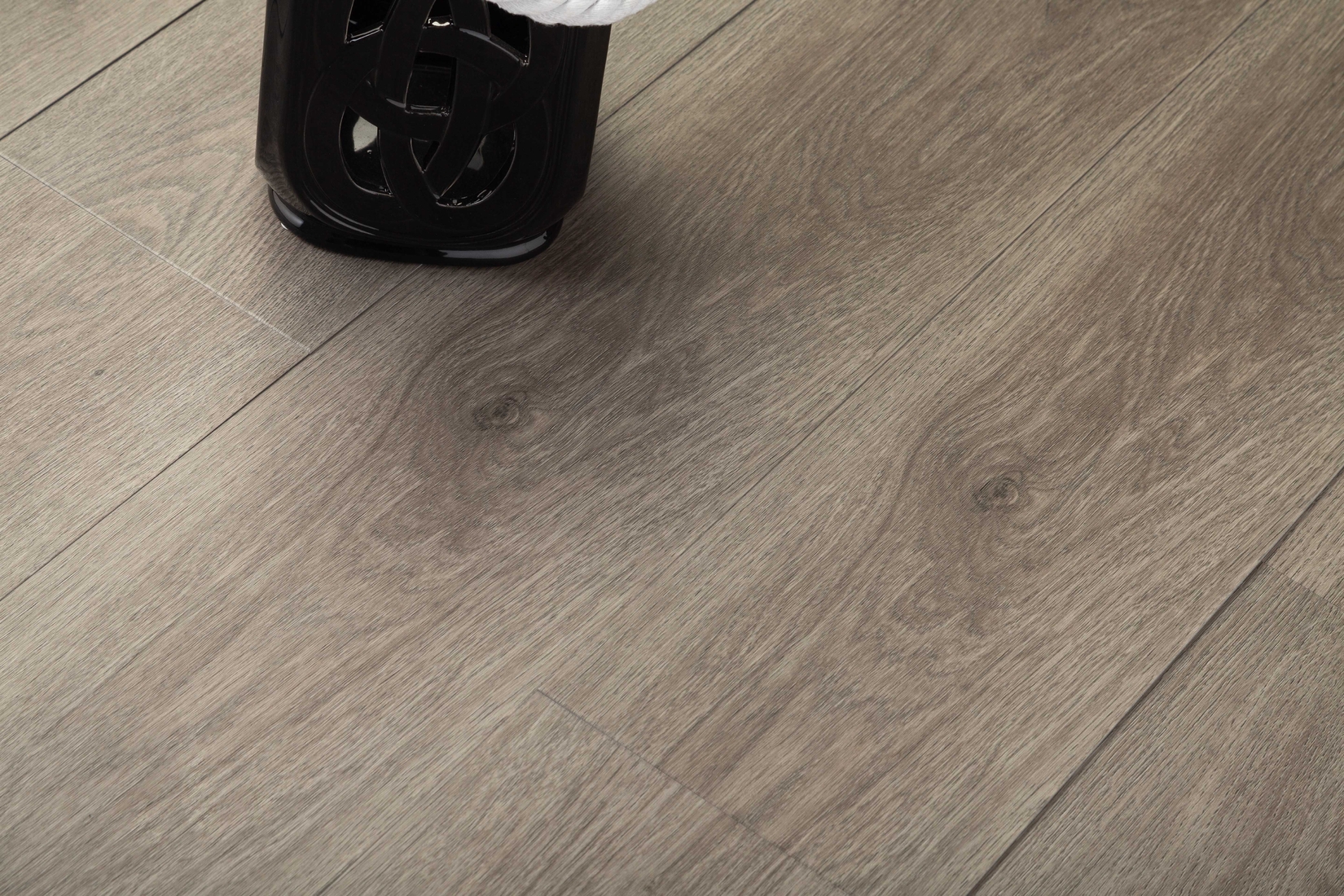 Grandeur Ultimate Lakeview flooring detail