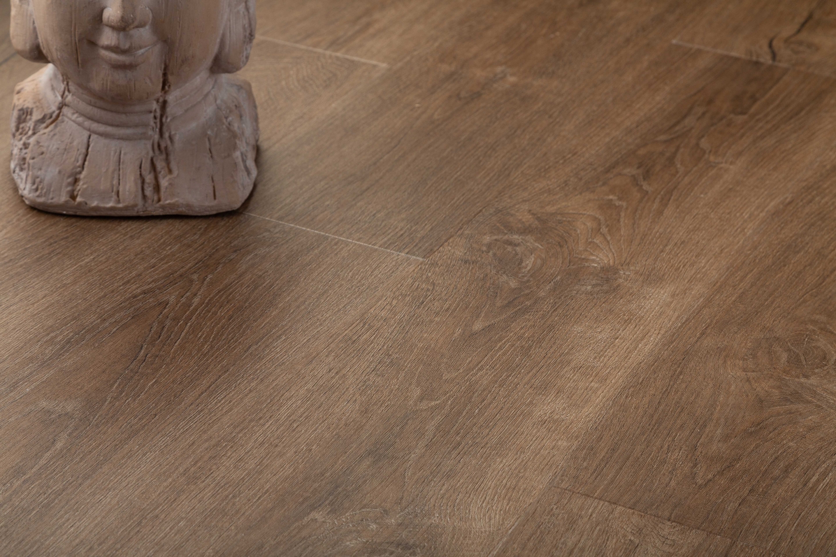 Grandeur Ultimate Pier 17 flooring detail