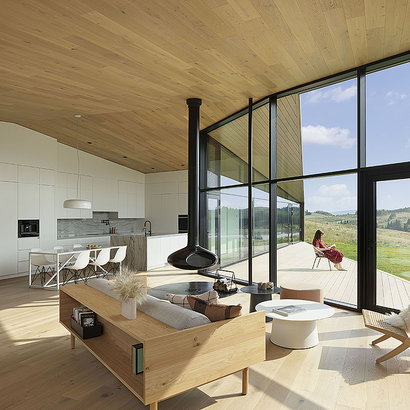 Divine Cosmopolitan - Chateau - European Oak