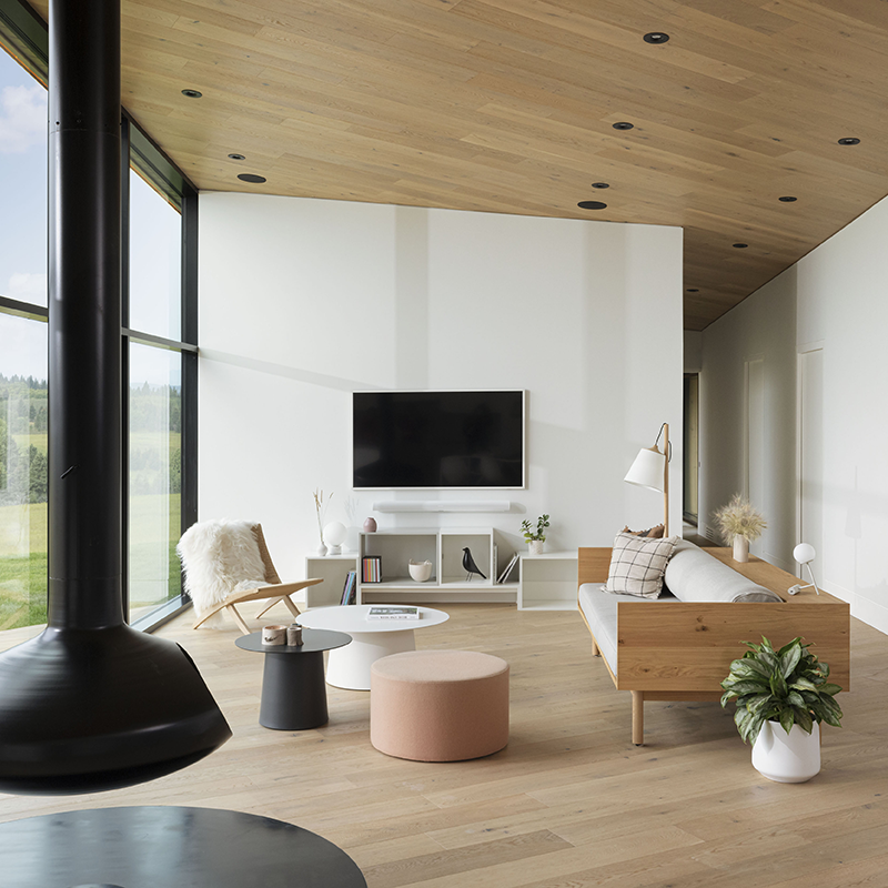 Divine Cosmopolitan - Chateau - European Oak