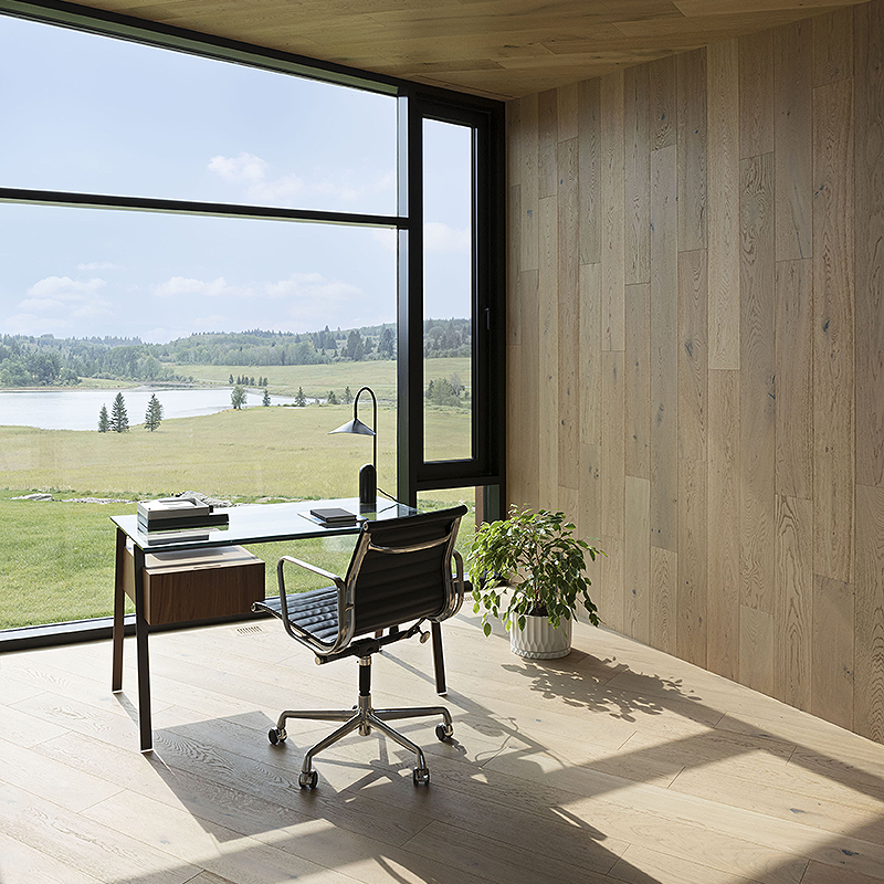 Divine Cosmopolitan - Chateau - European Oak