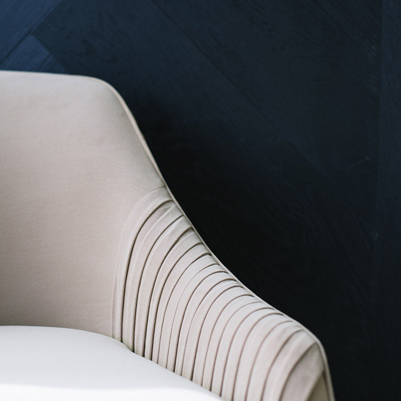 Divine Cosmopolitan - Vegas - European Oak