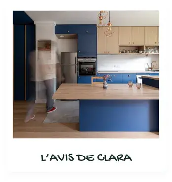La cuisine bicolore bleue et chêne de Clara