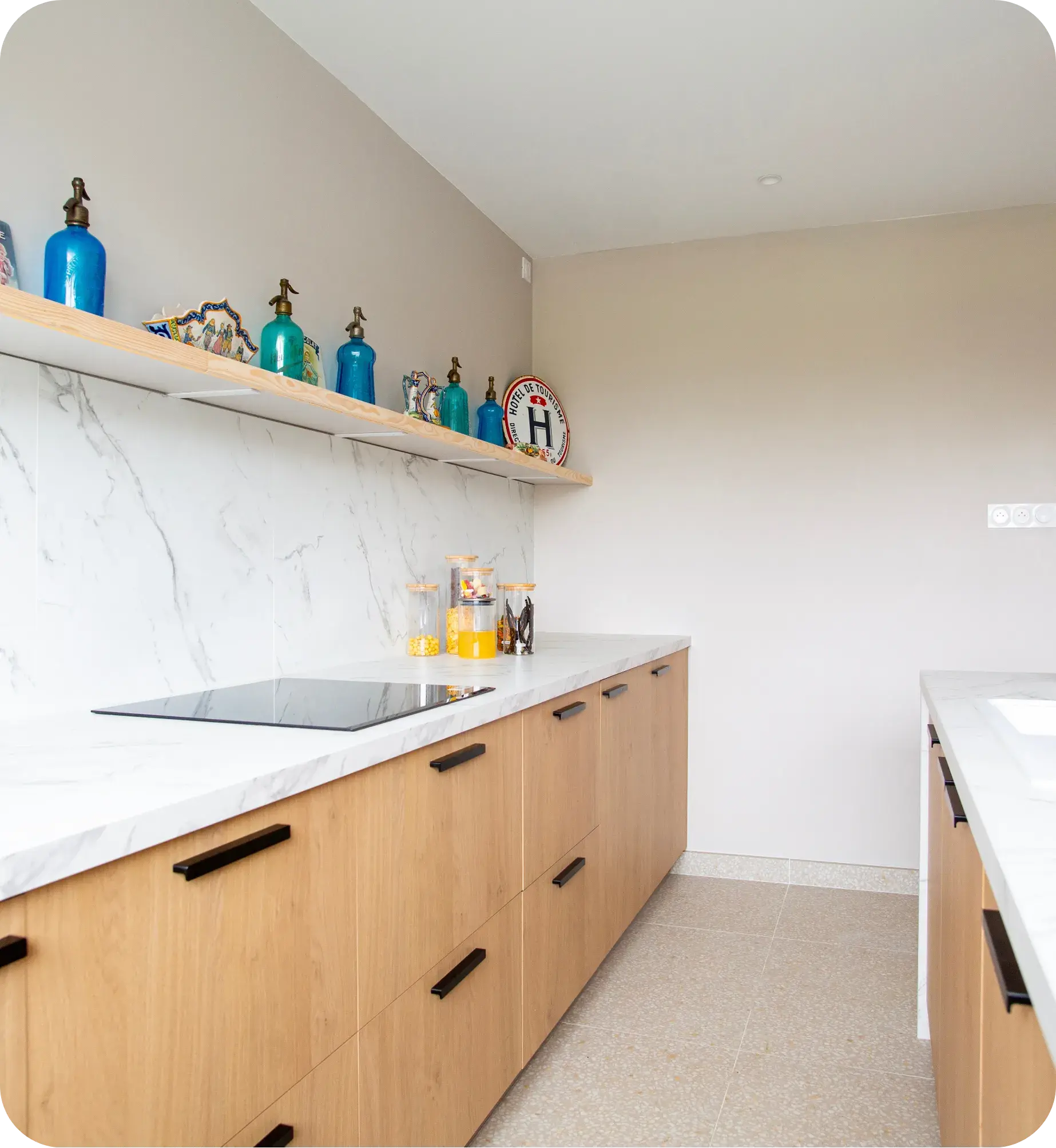 La cuisine en chêne et en marbre de Joëlle