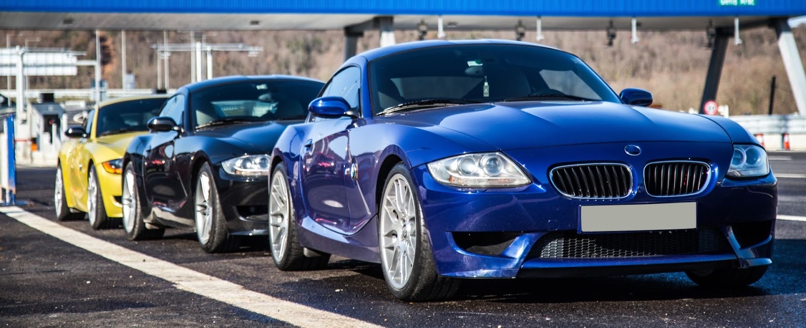 Coupe vs sedan comparison showing sleek sports cars in blue, black and yellow