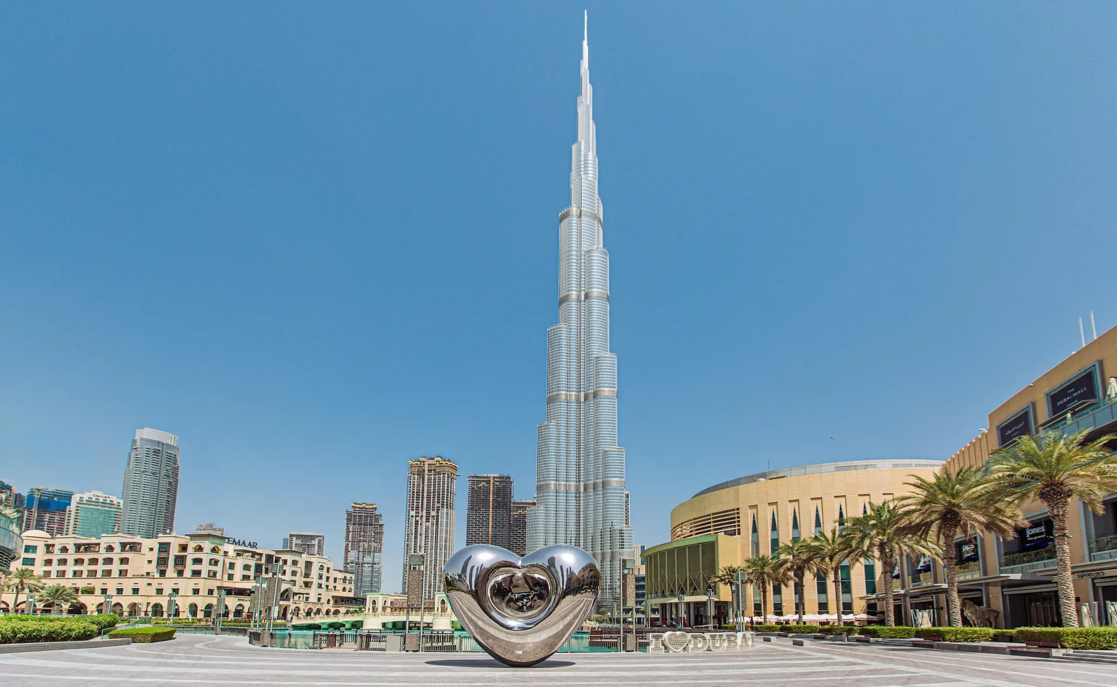 The Dubai Fountain in front of the Burj Khalifa