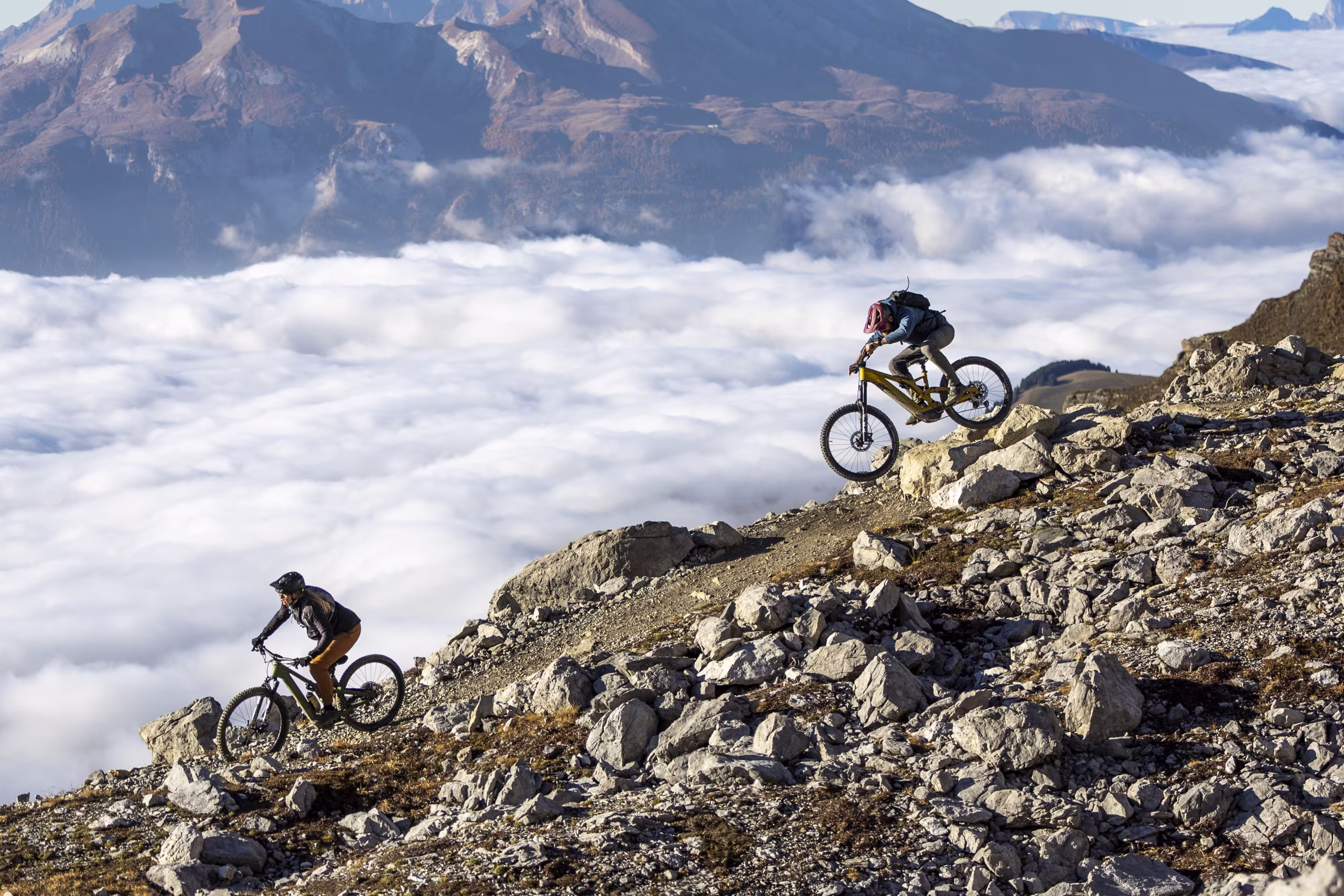 Mountainbiker riding CILO E-MTBs on a trail in Lenzerheide