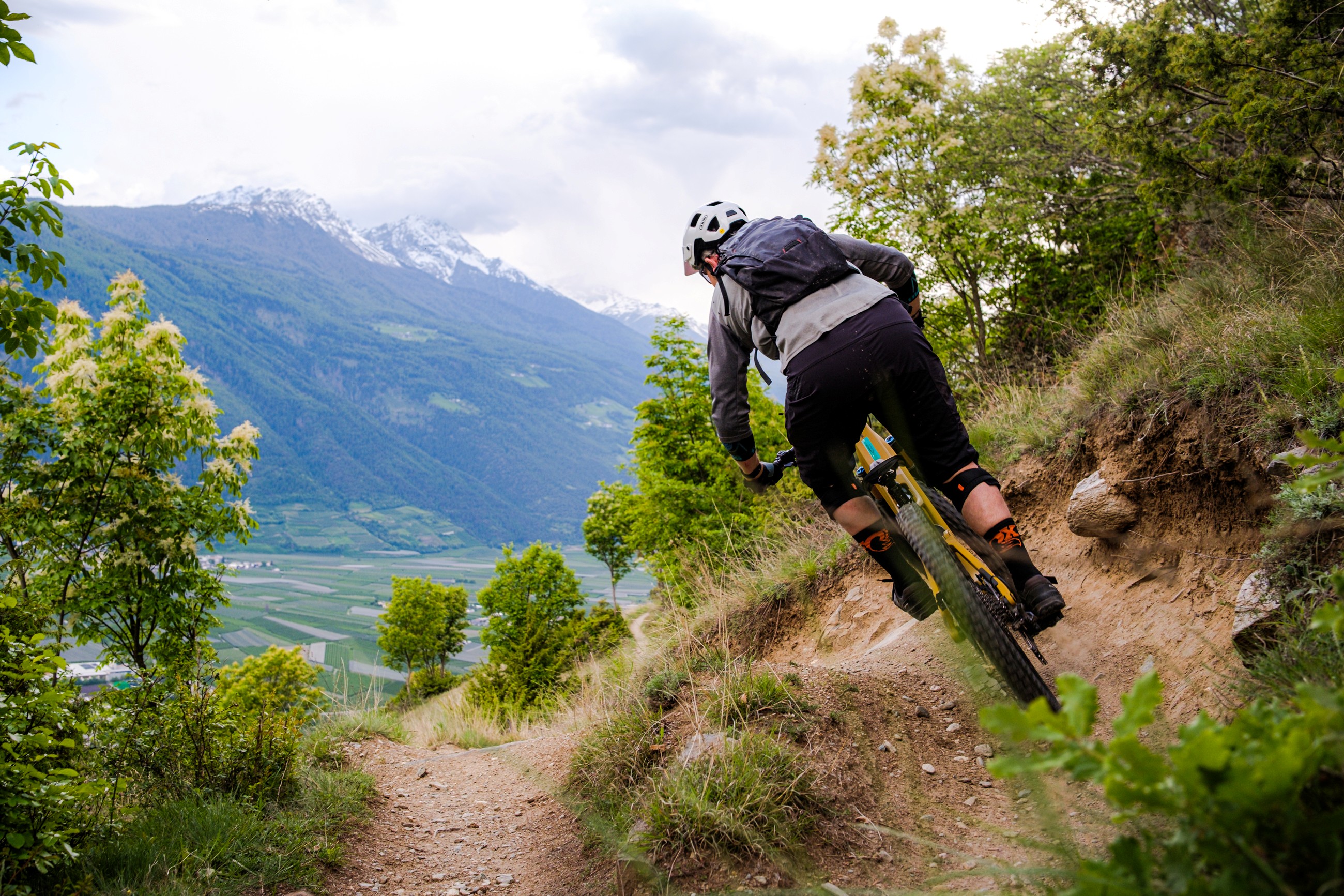 Mounatinbiker riding a CILO Kyano HC, Vinschgau
