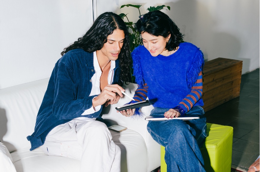 Berlitz team member reviewing a lesson