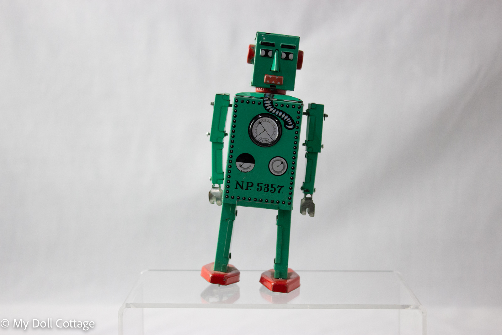 Robot “Lilliput” – Green Tin Toy Robot with Red Shoes