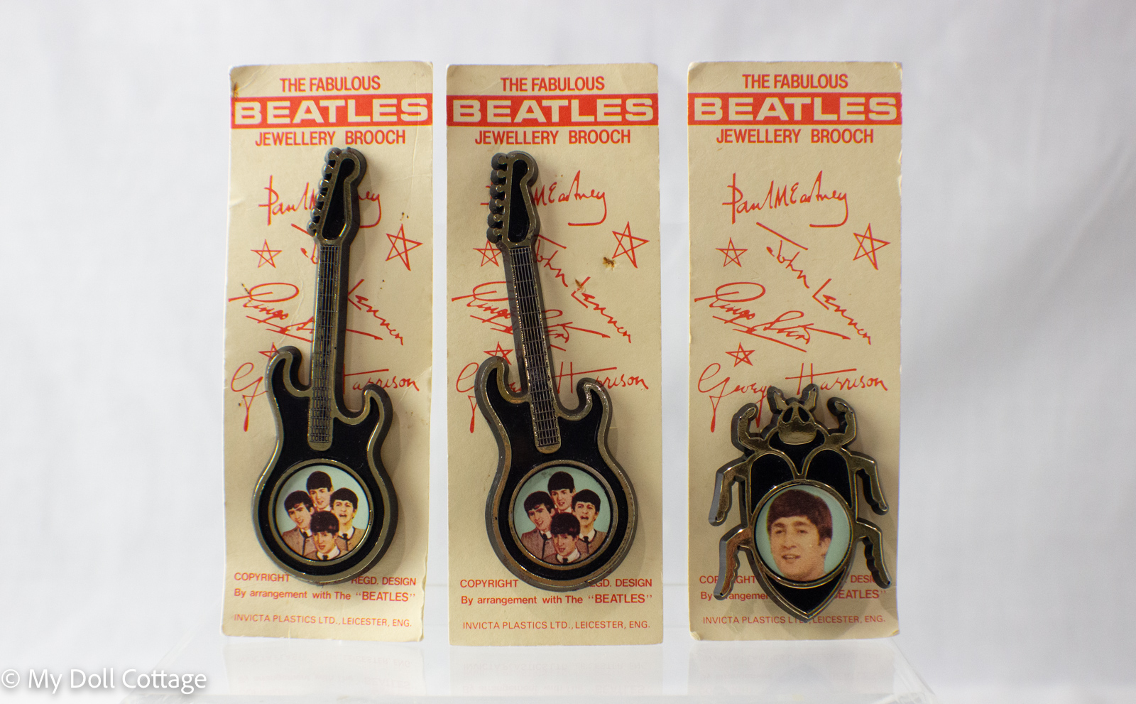 1960s “The Fabulous Beatles” Jewellery Brooch Set – Invicta Plastics Ltd., Leicester, England