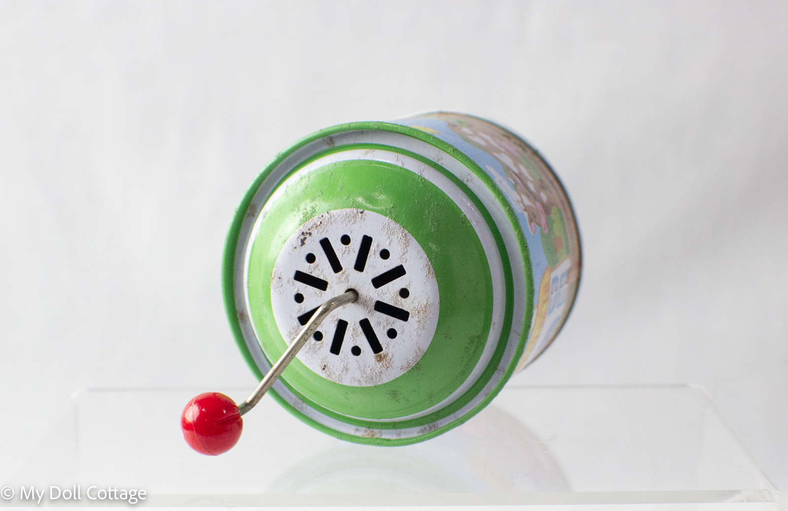 Top view of green dome with metal crank and red handle.