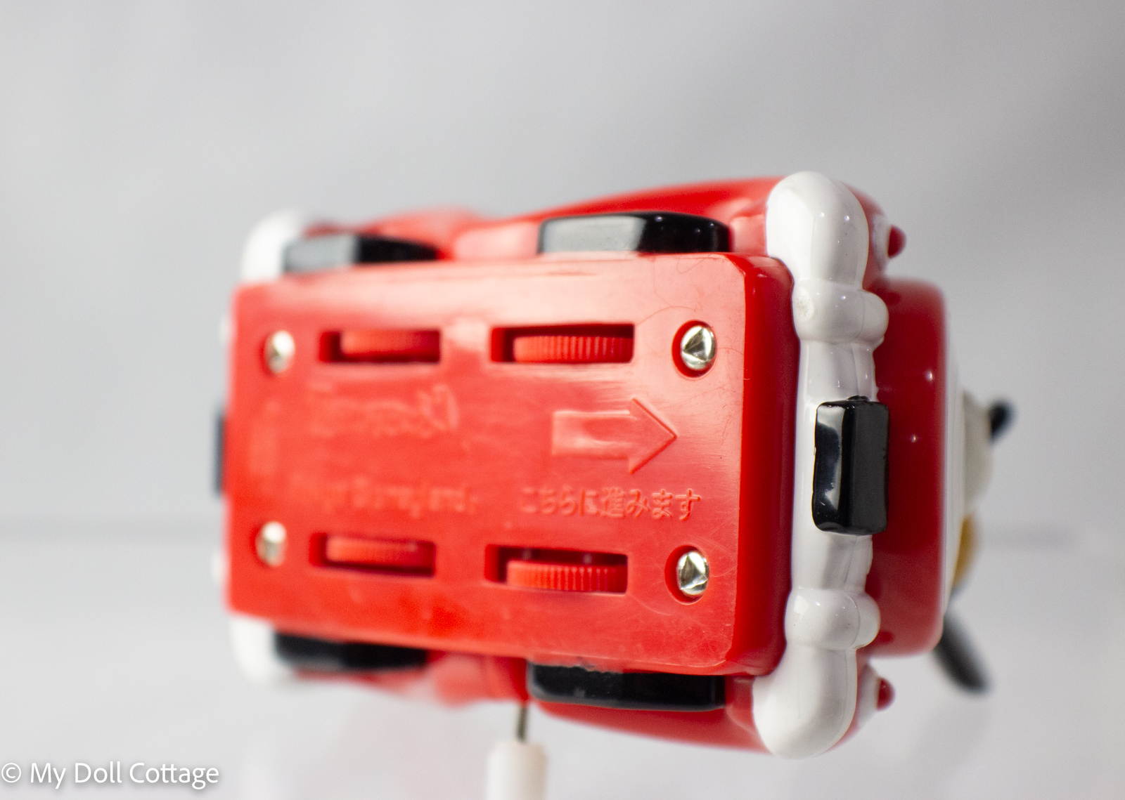 Underside view showing mechanical wind-up base marked “Made in China.”