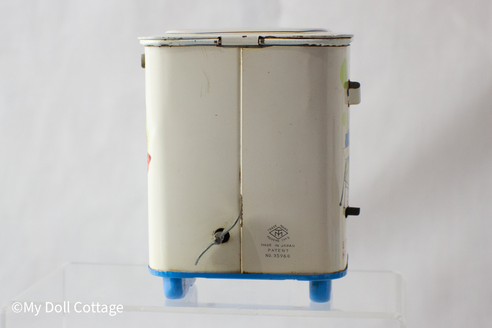 3.	Rear panel of the toy showing the Modern Toys trademark with “Made in Japan Patent No.35960”.